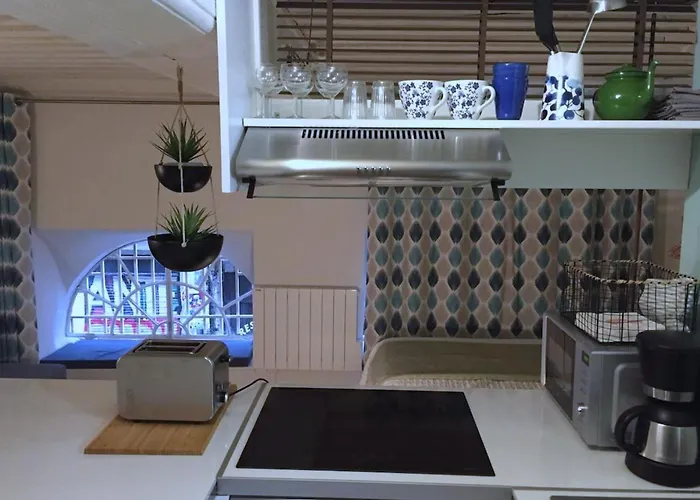 Charming Loft For 4 At The Foot Of Sathonay Square דירה *